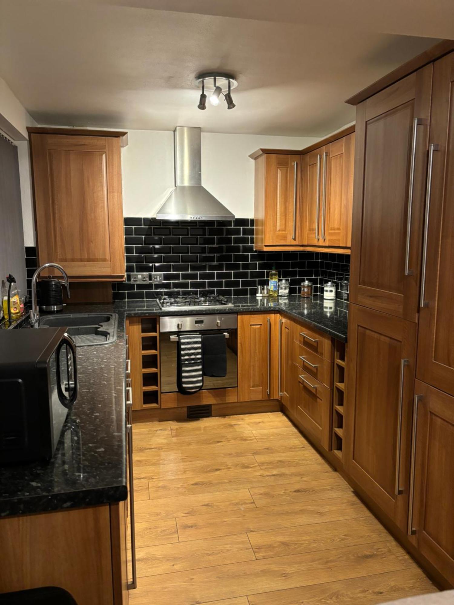 Cozy 3 Bed Home In Halifax With Secure Parking - Long & Short Stays Welcome! Bagian luar foto