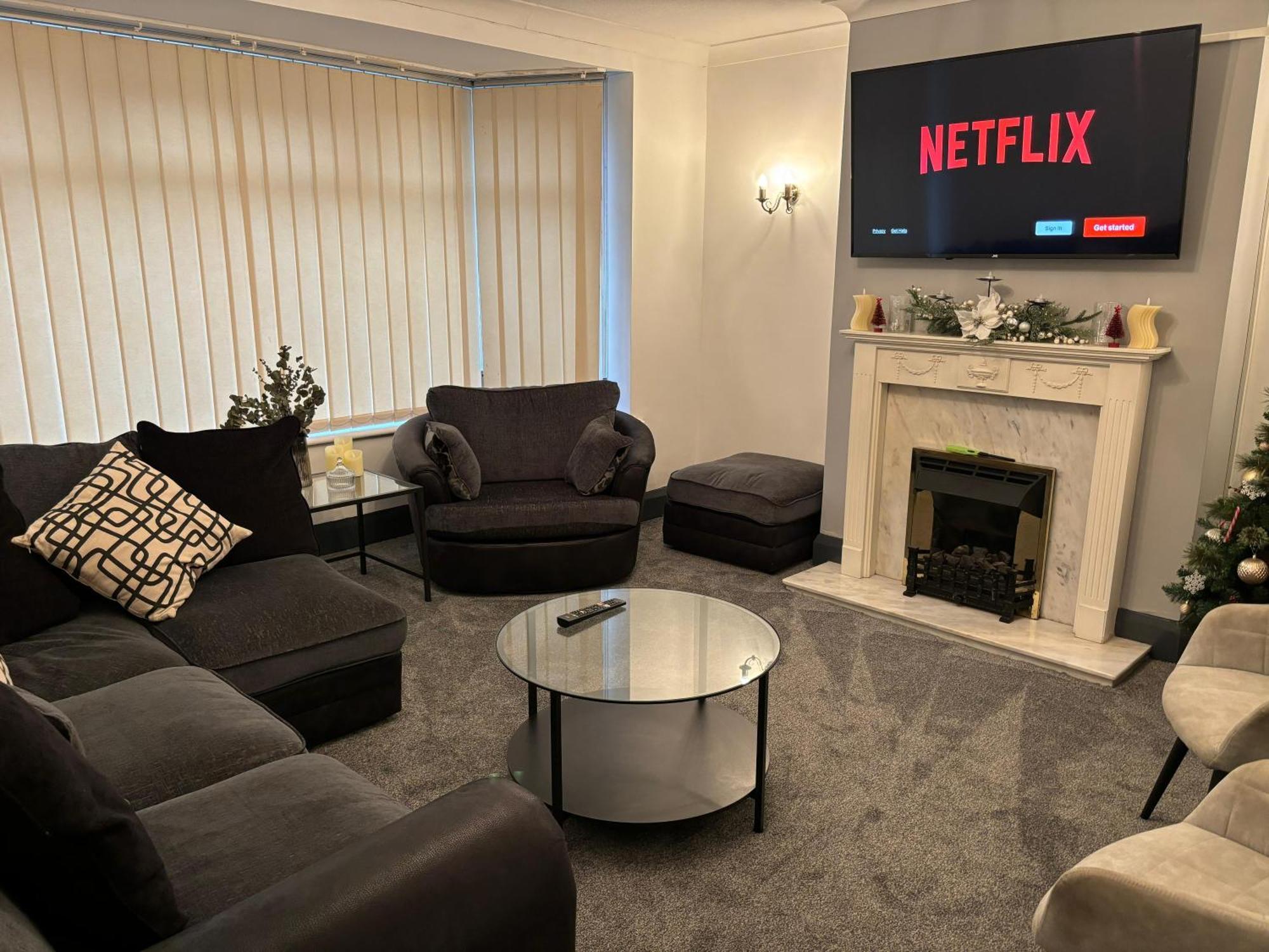 Cozy 3 Bed Home In Halifax With Secure Parking - Long & Short Stays Welcome! Bagian luar foto